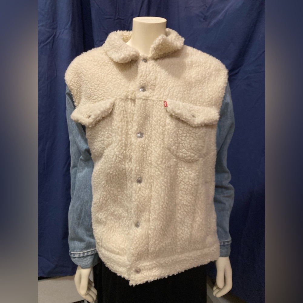 Levi’s Sherpa Jean Jacket NWOT